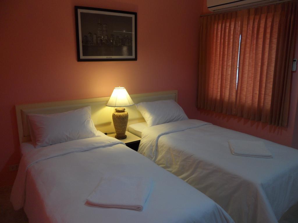 Pranee Mansion Airport Apartment Ban Bo Han Room photo